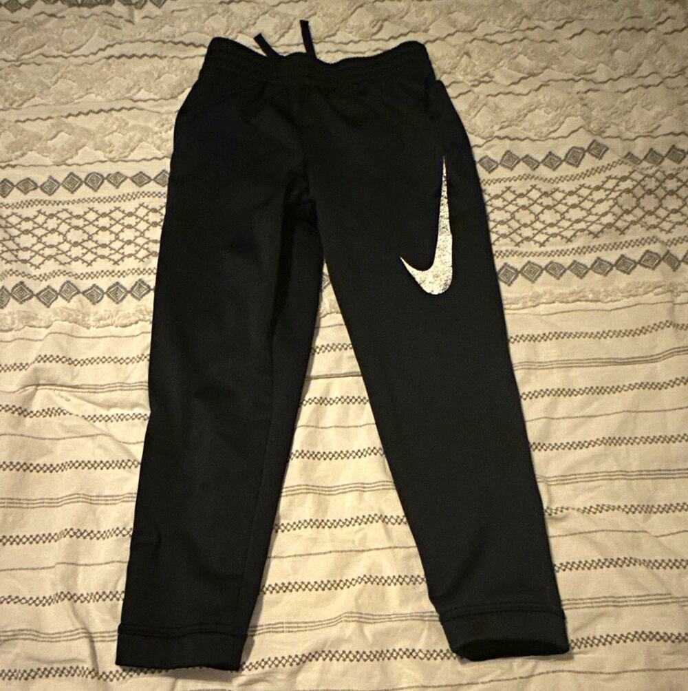 Nike Therma-FIT Boys M Black Sweatpants Jogger Drawstring Tapered Polyester